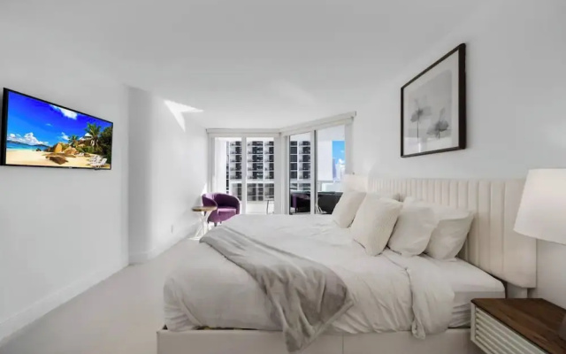 3 Bedrooms Deluxe Apartment with balcony and with bay view