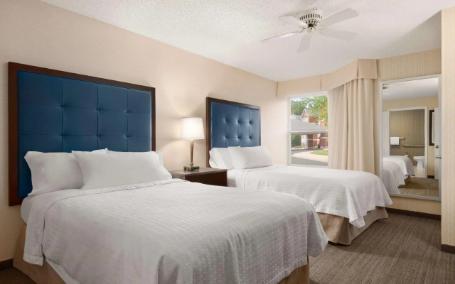 Standard Quadruple room with pool view