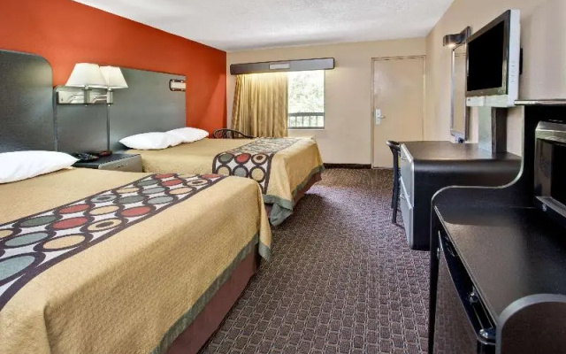 Standard Quadruple room with pool view
