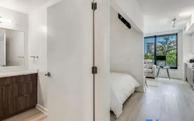 1 Bedroom Apartment with balcony