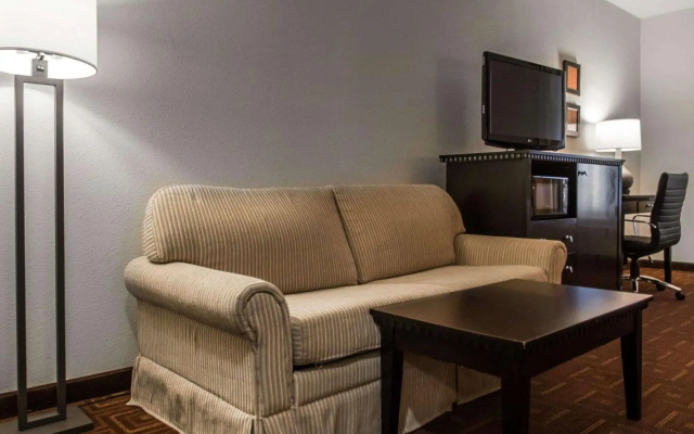 Business Quadruple Suite