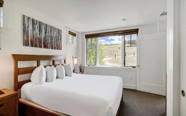4 Bedrooms Standard room with balcony