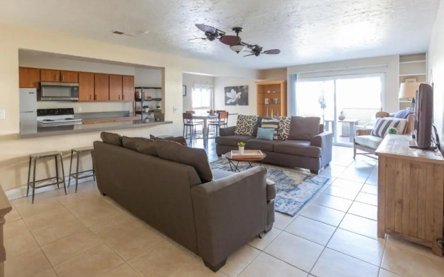 2 Bedrooms Villa with street view