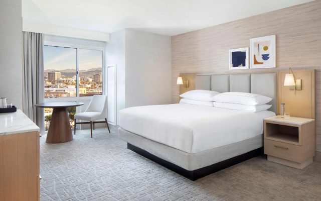 Double room with city view