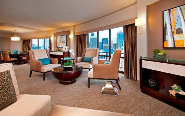 1 Bedroom Luxury Double Suite with water view