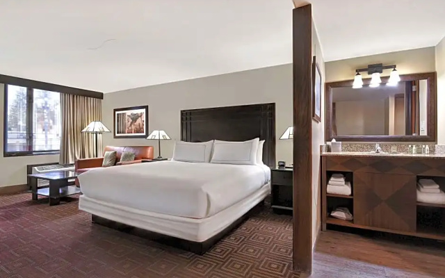 Presidential Double Suite with pool view
