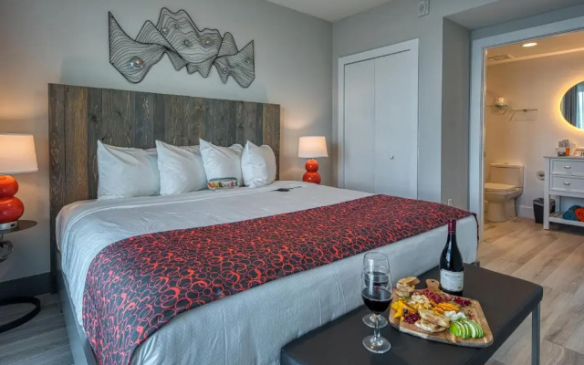 2 Bedrooms Suite with balcony and with water view