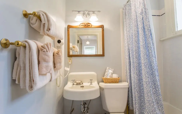 Classic Quadruple room
