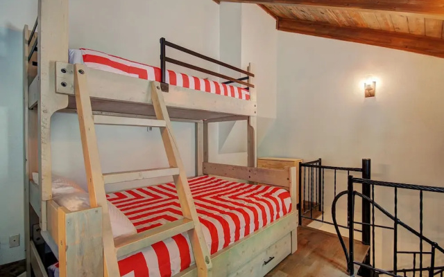 6 Bedrooms Bed in Dorm