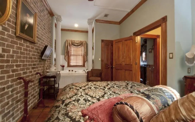 Double Carriage House