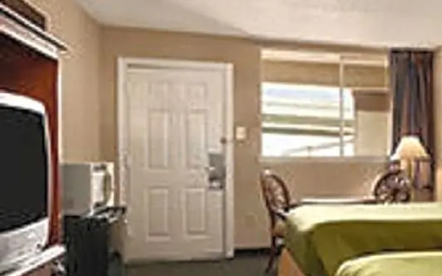 Deluxe Studio