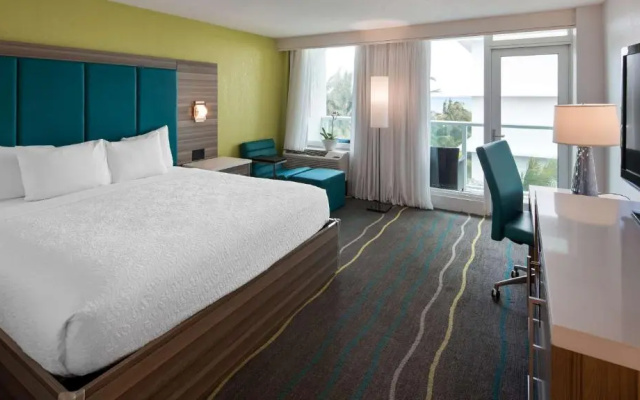 Standard Double room with partial ocean view