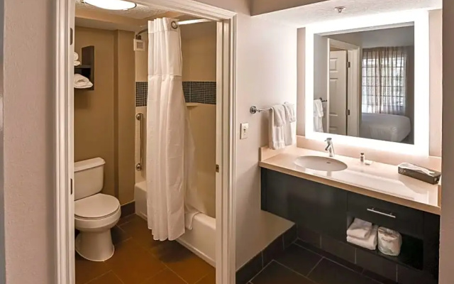 2 Bedrooms Sextuple Suite