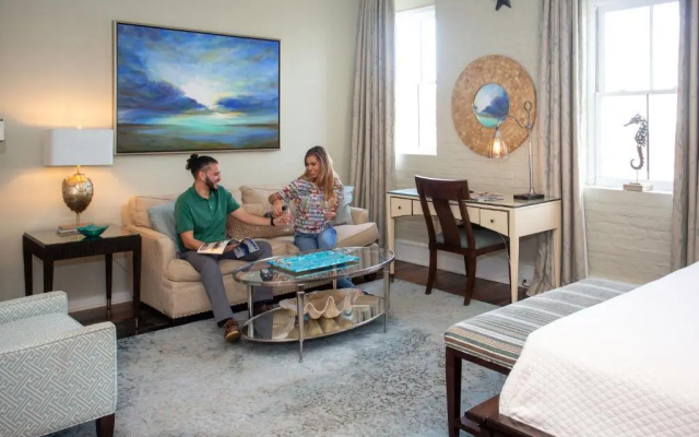 1 Bedroom Double Suite with street view