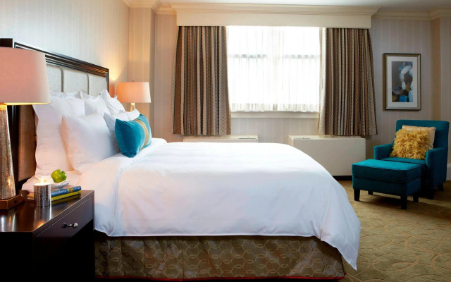 Standard Double Club room with view