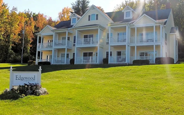 Standard Quadruple room with lake view