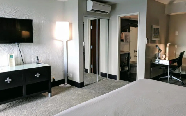 Junior Suite with pool view
