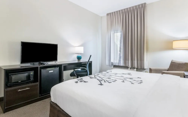 Standard Double Suite