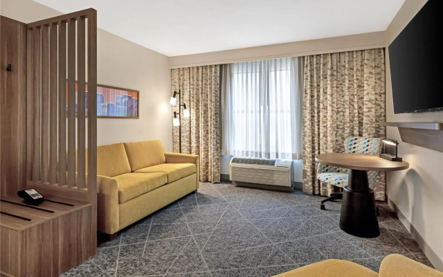 Suite with pool view