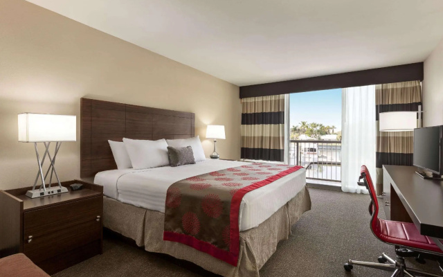 Standard Double room with balcony and with water view