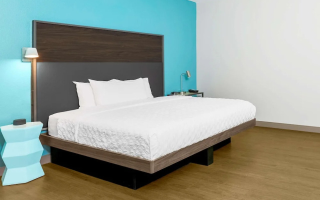 Mobility/Hearing Accessible with Roll-In Shower Double room