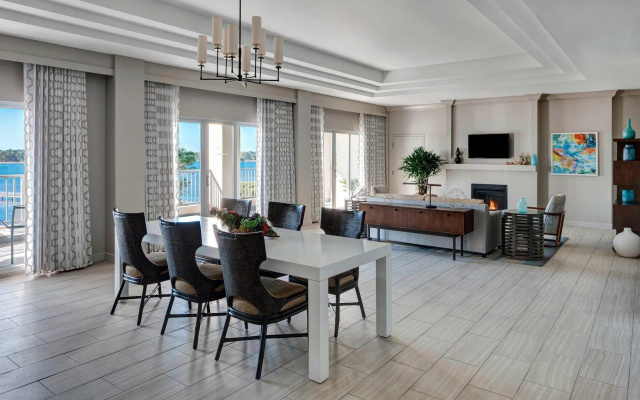 1 Bedroom Presidential Suite with bay view