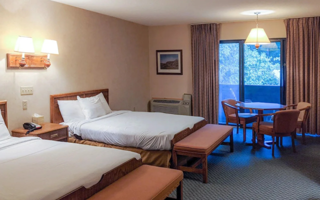 Deluxe Double room with courtyard view