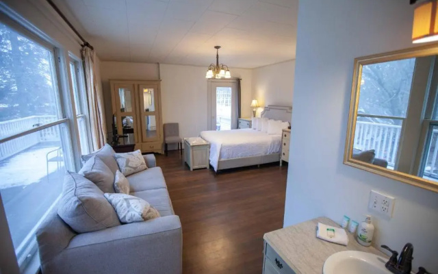 Deluxe Suite