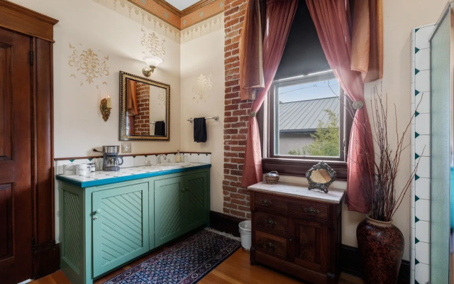Quadruple Suite with city view