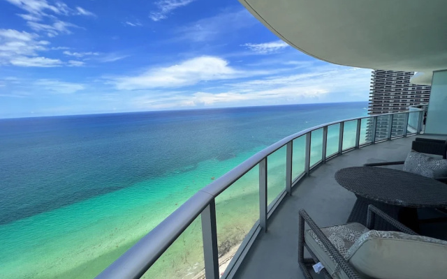2 Bedrooms Apartment with view