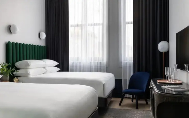 Standard Double room with city view