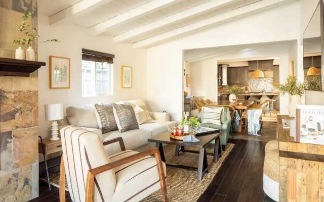 3 Bedrooms Cottage with balcony