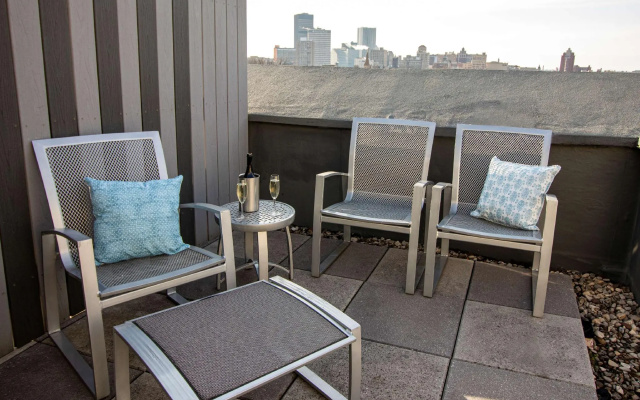 2 Bedrooms Deluxe Double Suite with city view