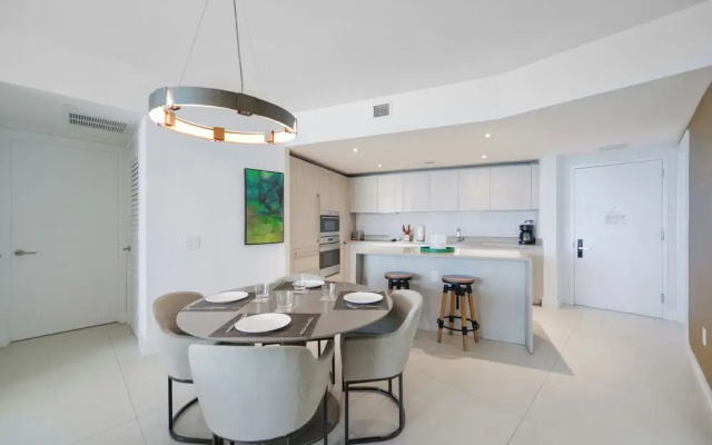 2 Bedrooms Luxury Apartment with balcony and with partial ocean view