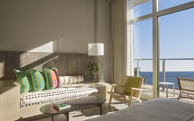 Suite with ocean view