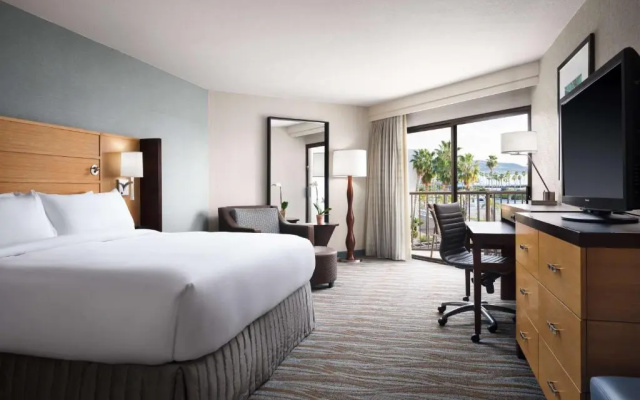 Double room with partial ocean view