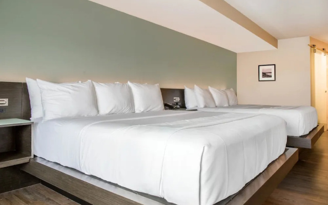 Standard room with partial view