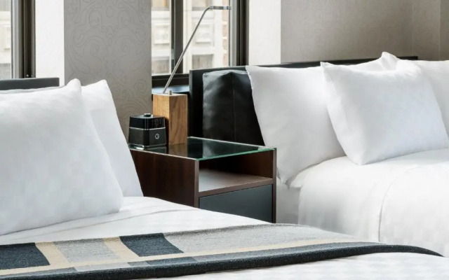 Deluxe Mobility Accessible with Roll-In Shower Double room