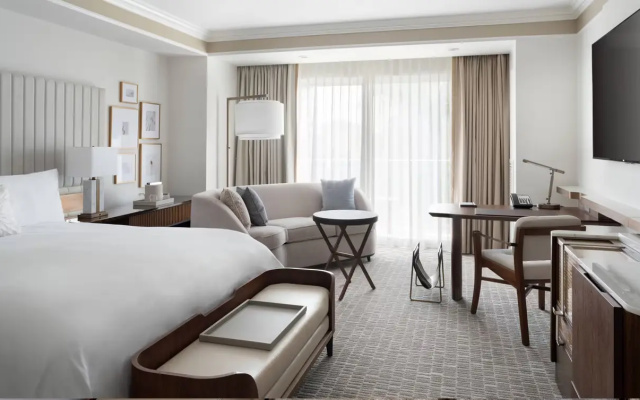 Club Level Double room with lake view