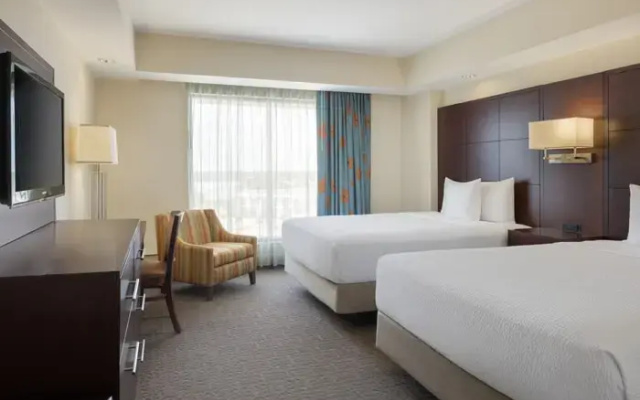 Luxury Accessible Suite with city view