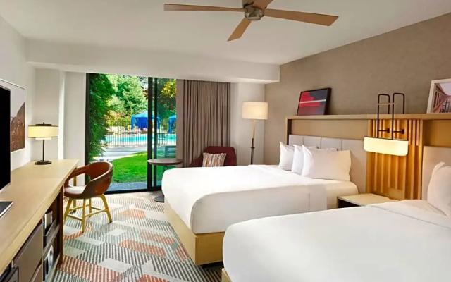 Quadruple room with pool view