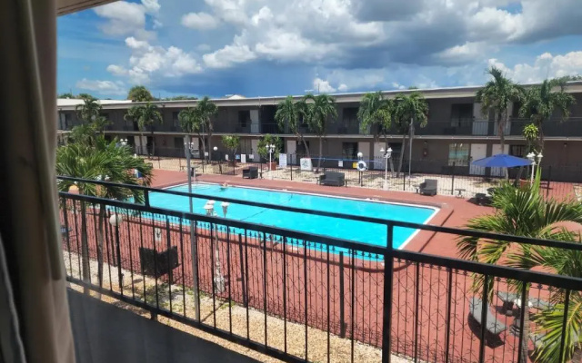 Standard room with pool view