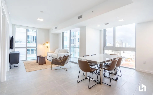 Deluxe Studio with balcony and with partial ocean view