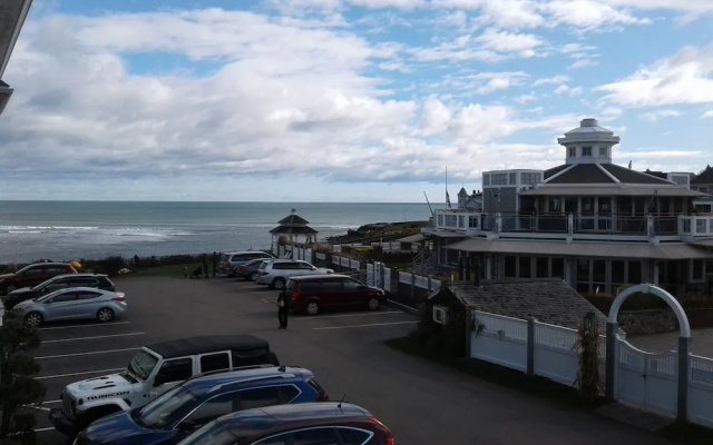 Standard Double room with partial ocean view