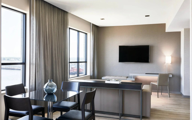 2 Bedrooms Double Suite with harbour view