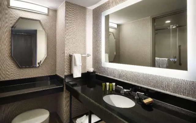 Standard Twin room with city view