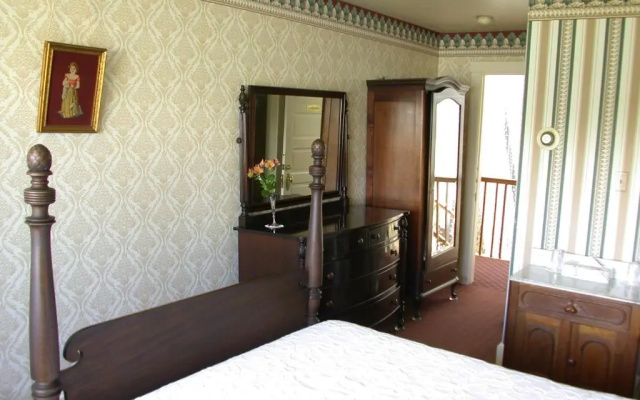 Standard Double room with inland view