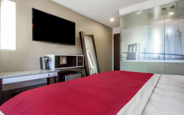 Standard Double room with city view