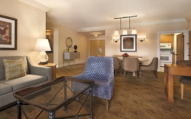 1 Bedroom Suite with pool view