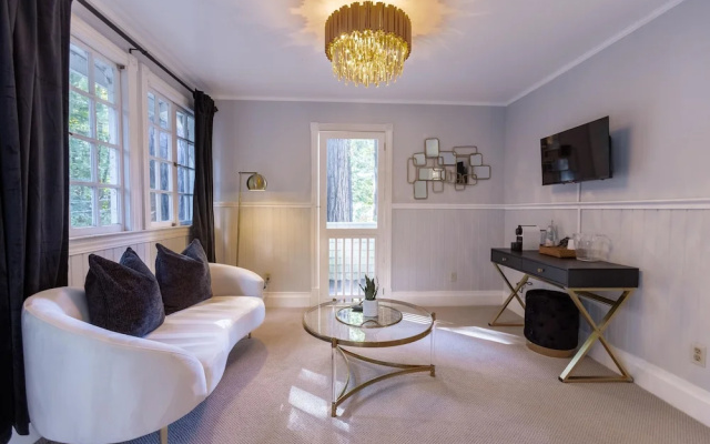 Deluxe Double Suite with balcony
